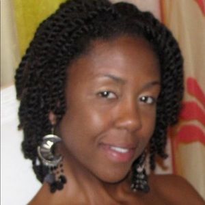 Meet your Posher, Monique